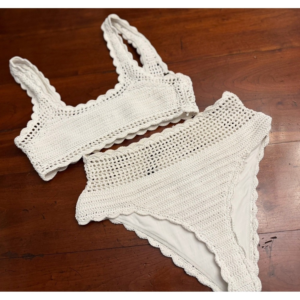 Beach Riot White Crochet Bikini Set w/h Andy Top (S) & Wyatt (M)Scallop Bottoms